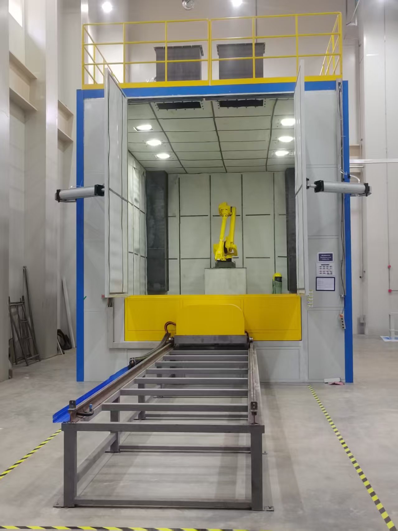 昆航智能刮板回收喷砂房让喷砂房运行成本降低50%